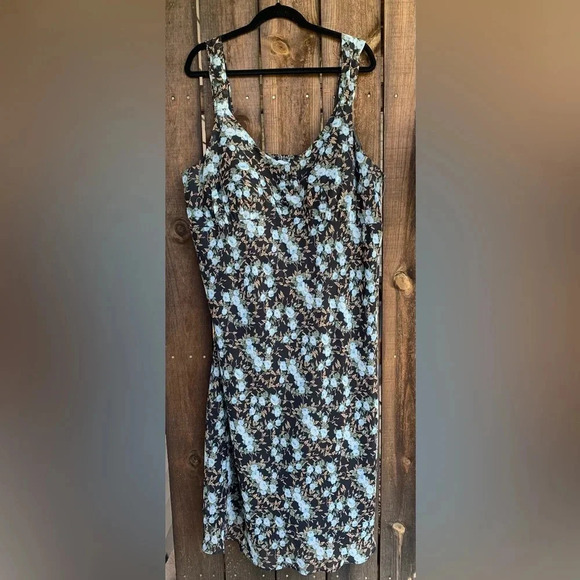 madison leigh Dresses & Skirts - 24W  floral sundress by Madison Leigh. Hand- washable.